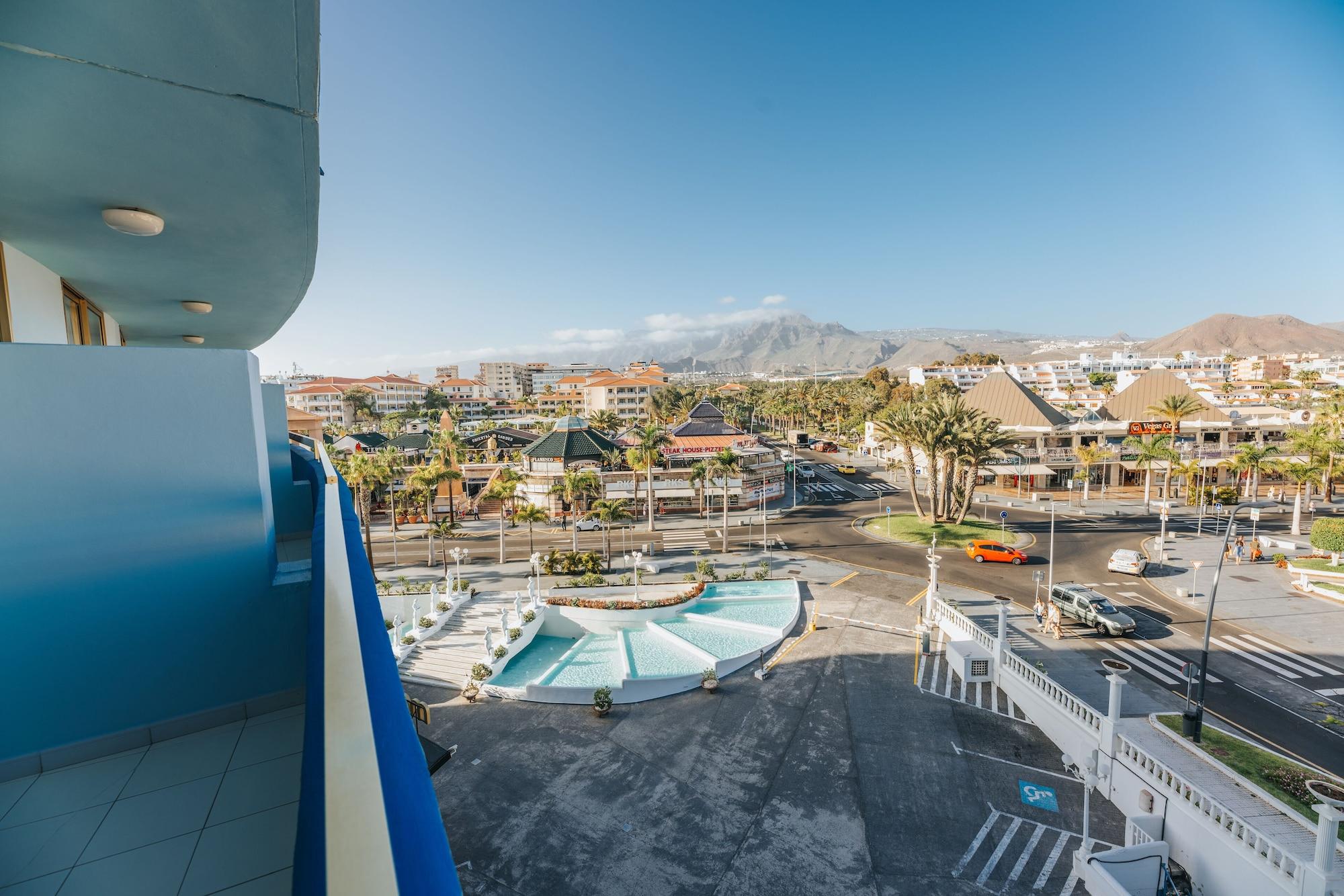 Mediterranean Palace Playa de las Americas  Exterior foto View of the port of Las Palmas from a cruise ship