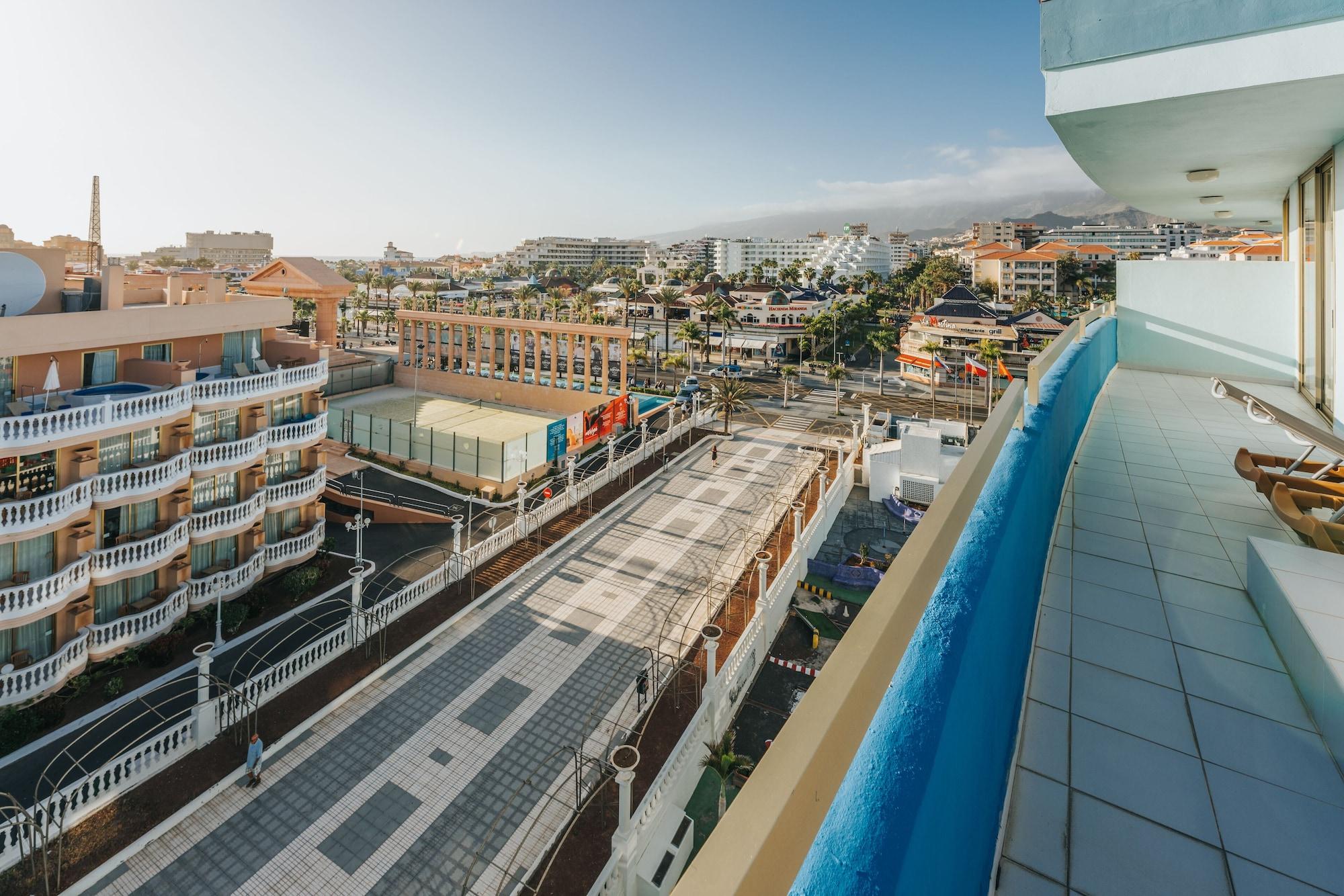 Mediterranean Palace Playa de las Americas  Exterior foto View of the station from the hotel
