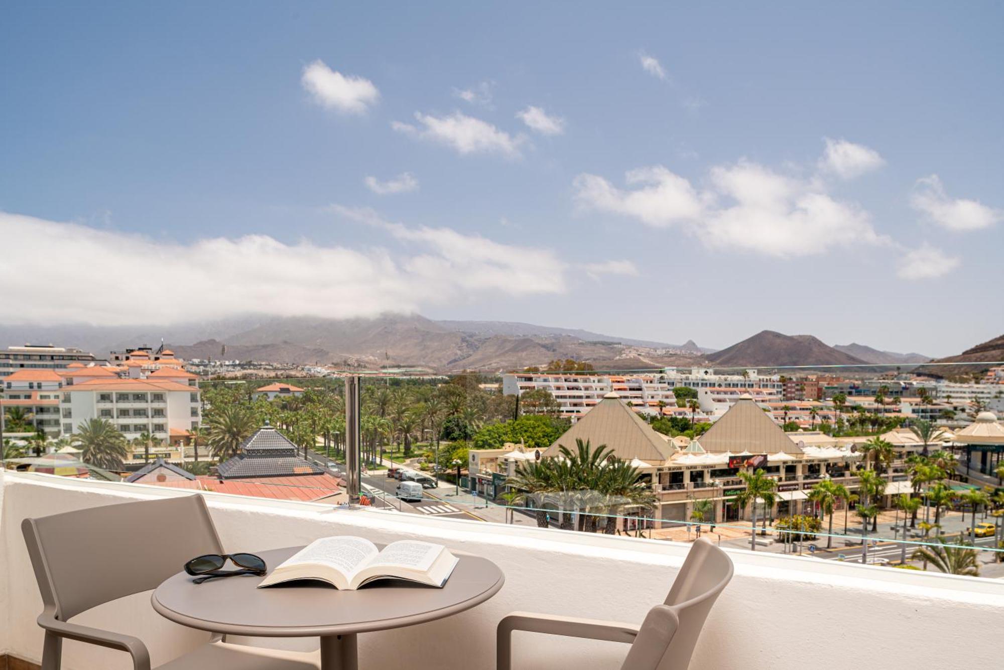 Mediterranean Palace Playa de las Americas  Exterior foto View of the town